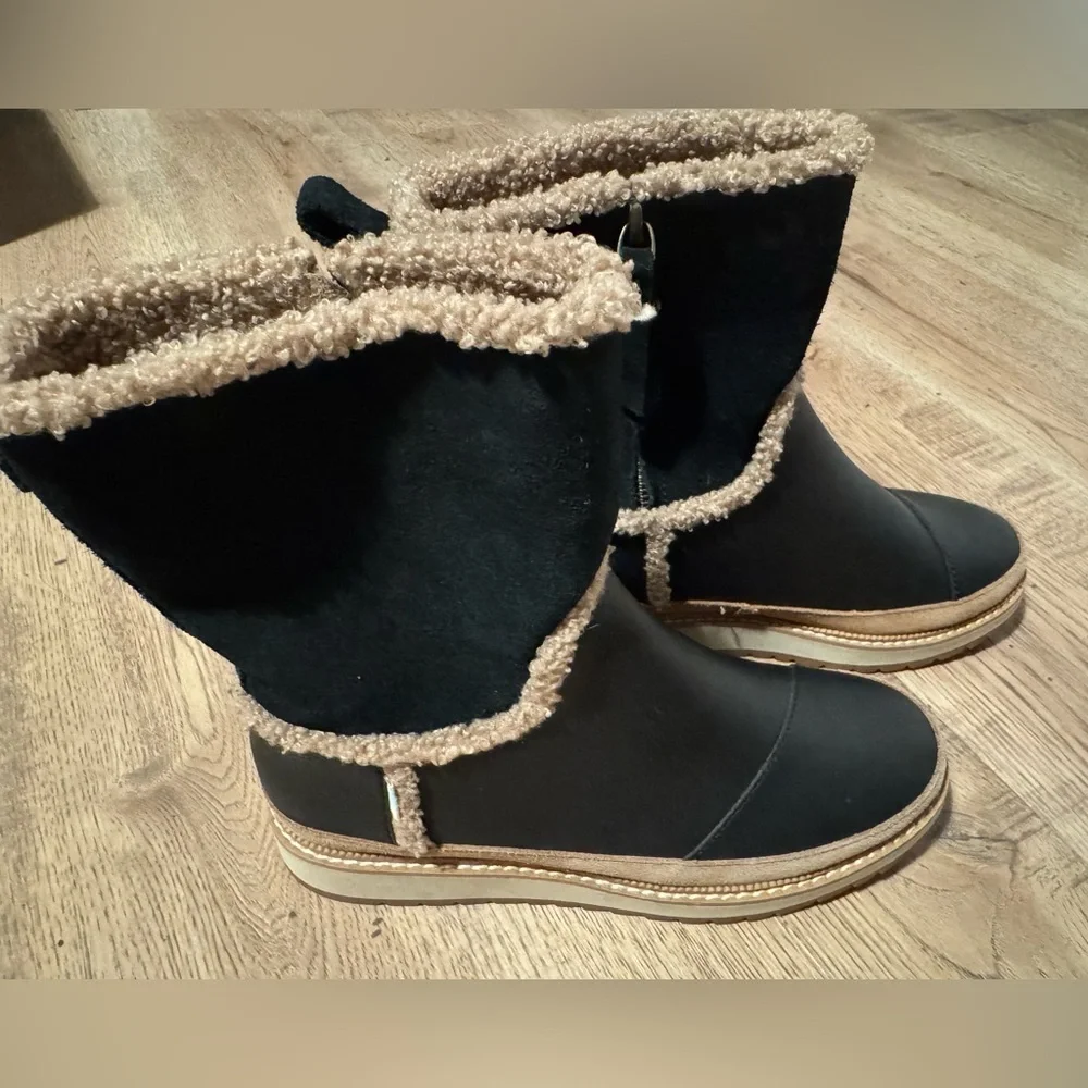 TOMS Makenna Shearling Lined Black Leather Winter Boots Women’s Size 5